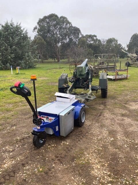 Battery powered tow tug artillery [SO 159035] (2)