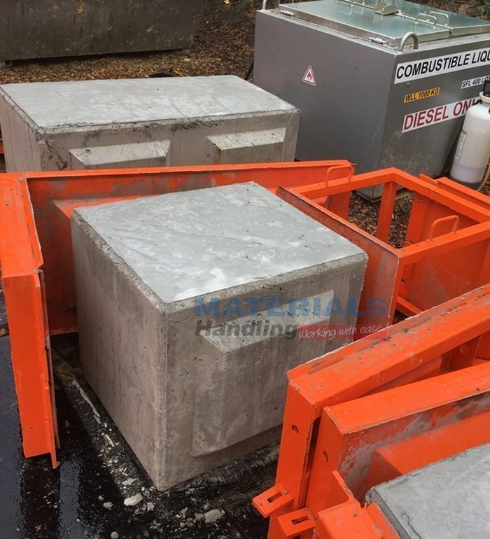Concrete Mould MCWM12 with MCWMH insert finished blocks
