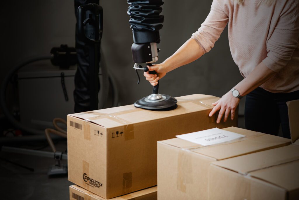 Vacuum Tube Lifter Easyhand Pro carton handling 3